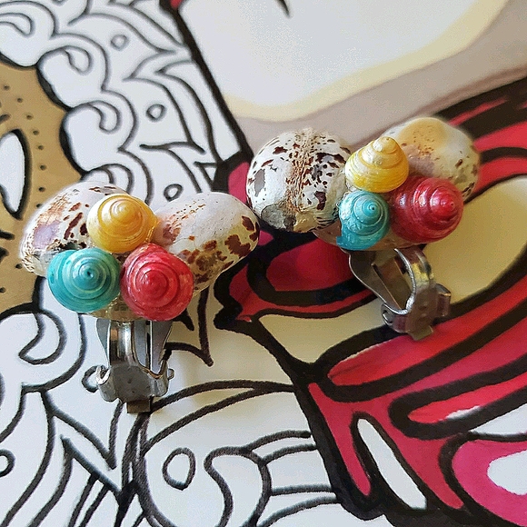 Vintage Tiki Seashell Earrings Clip ons Bright - Picture 2 of 4